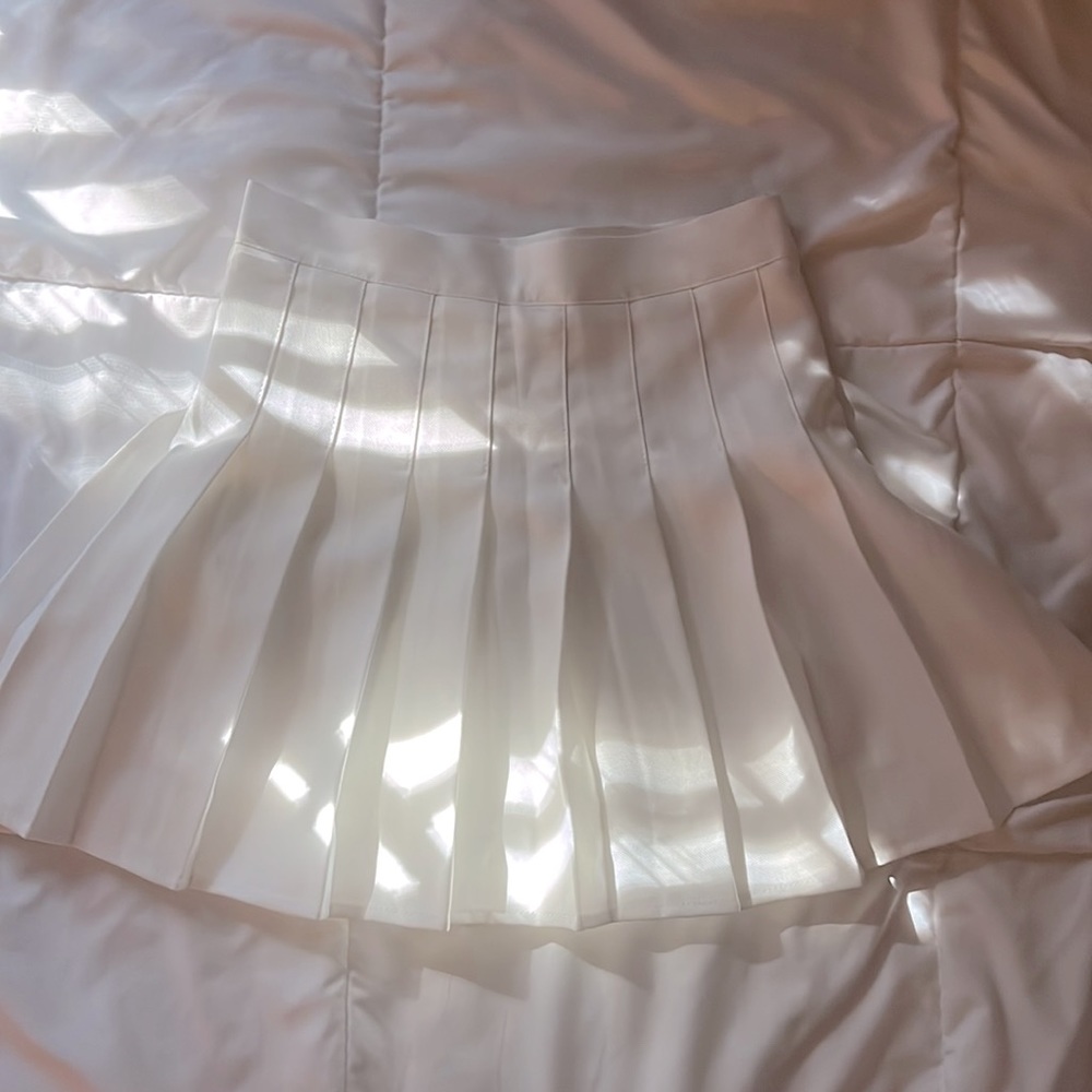 XS white pleated skirt